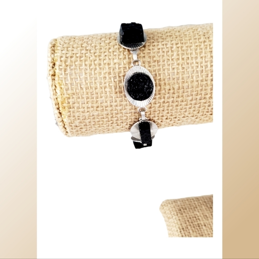 Vintage 1990's Black Stone and Silvertone Bracelet 7"